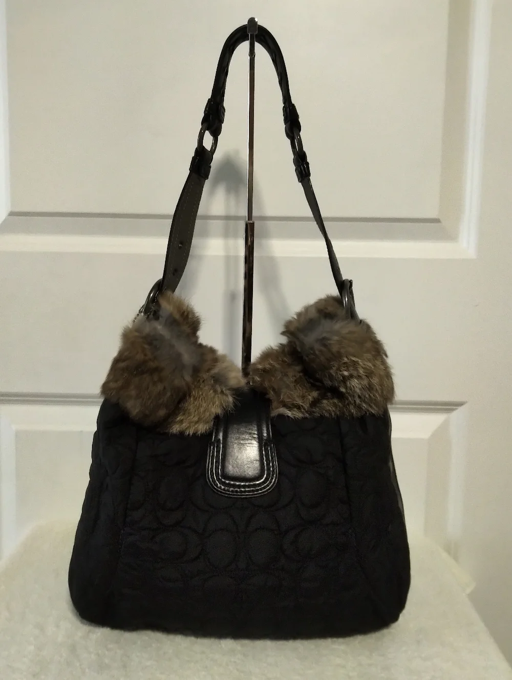 Authentic Coach Vintage Quilted Fur Lined Black Hobo Ski Bag